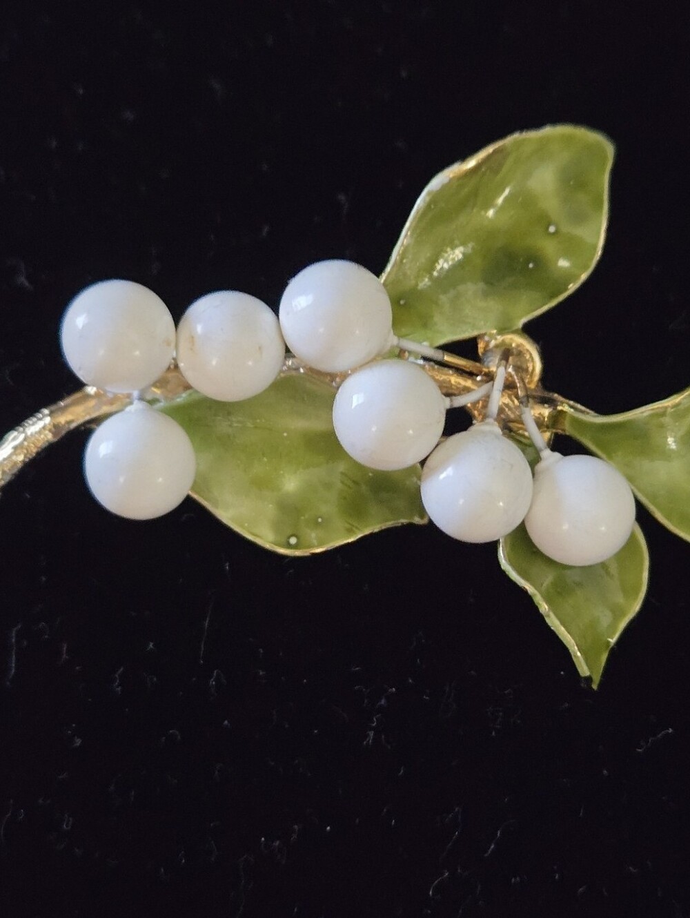 Vintage White Berry & Green Enamel Mistletoe Brooch Gold Tone Holiday Christmas